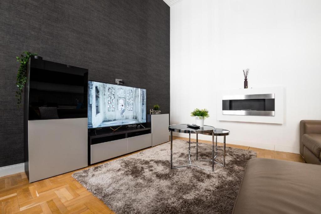 Deluxe Quentin Home Next To The Fashion Street Budapeste Exterior foto